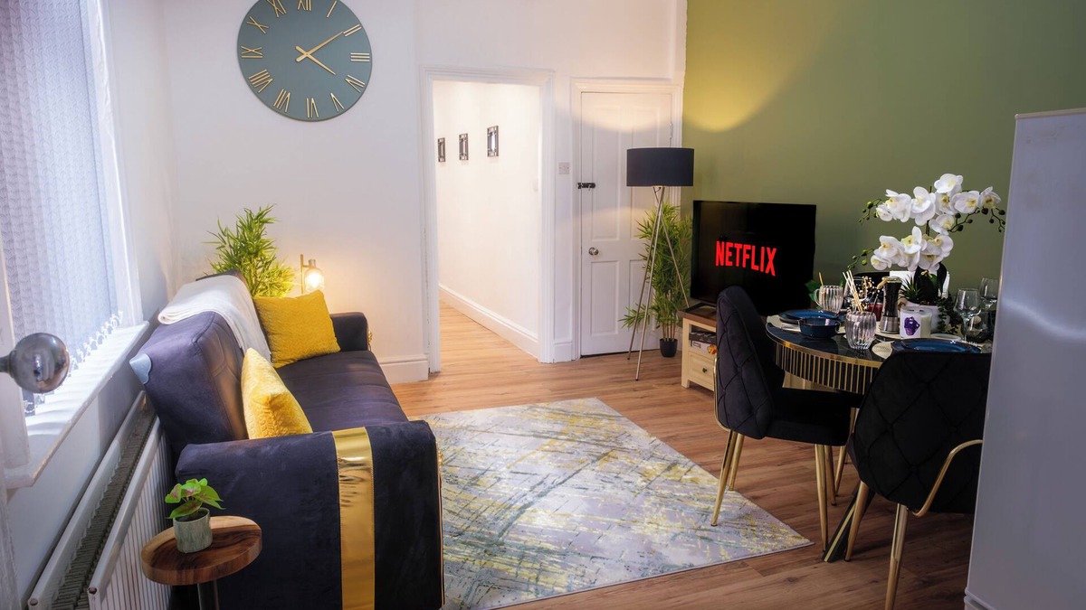 Fenham Apartment | Modern Luxe Escape - Newcastle Upon Tyne, Free Parking