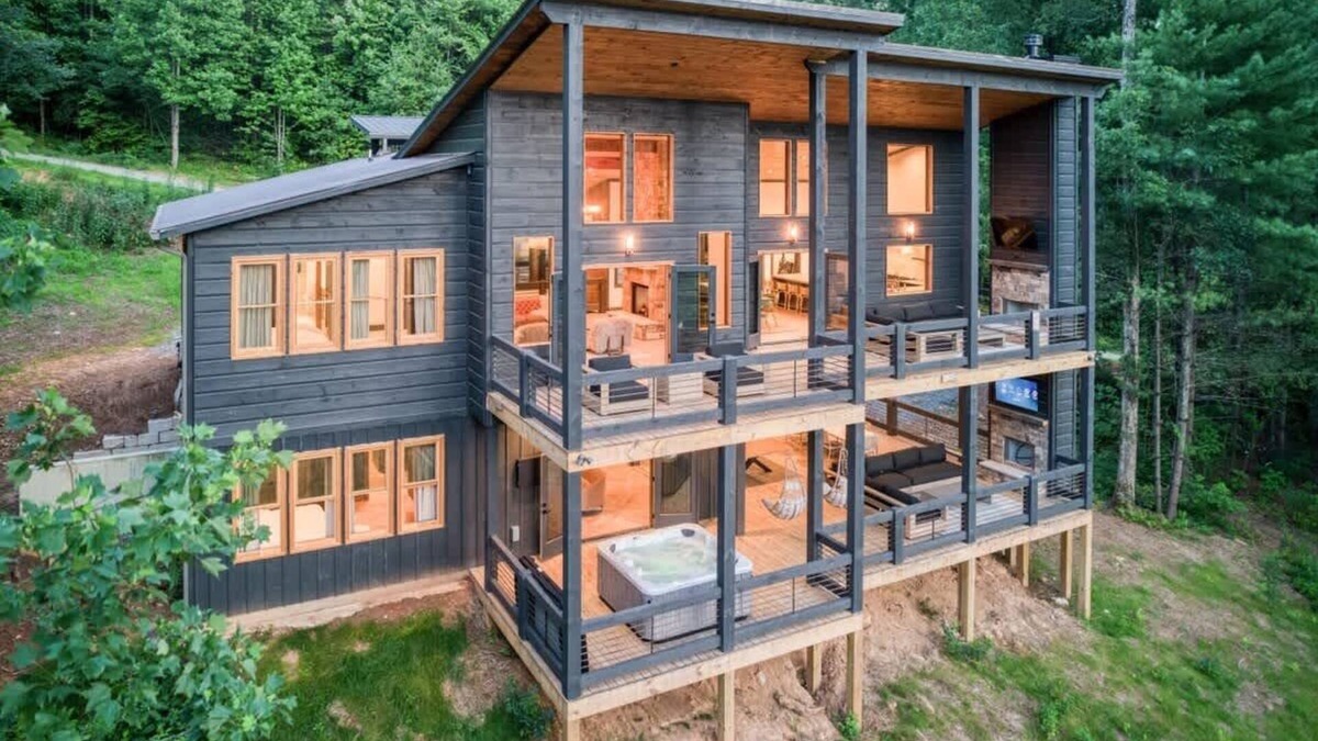 Epworth Cabin | Modern Lux Cabin/Hot Tub/Ping Pong/Wet Bar