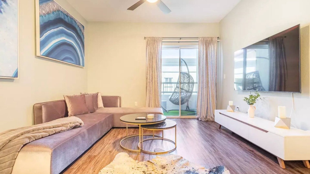Valencia Apartment | Modern Luxe 1bd/1bath Dream Apartment by Six Flag Magic Mountain/Santa Clarita