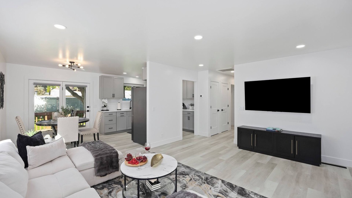 Burley House | Modern Luxe A 2BR Retreat by Modern Space Properties