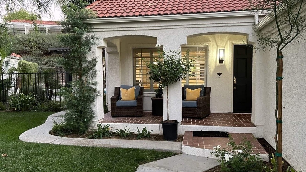 Valencia House | Modern Luxe Retreat !