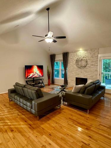 Marietta House | Modern Luxe Retreat near Braves Fast WiFi and Parking
