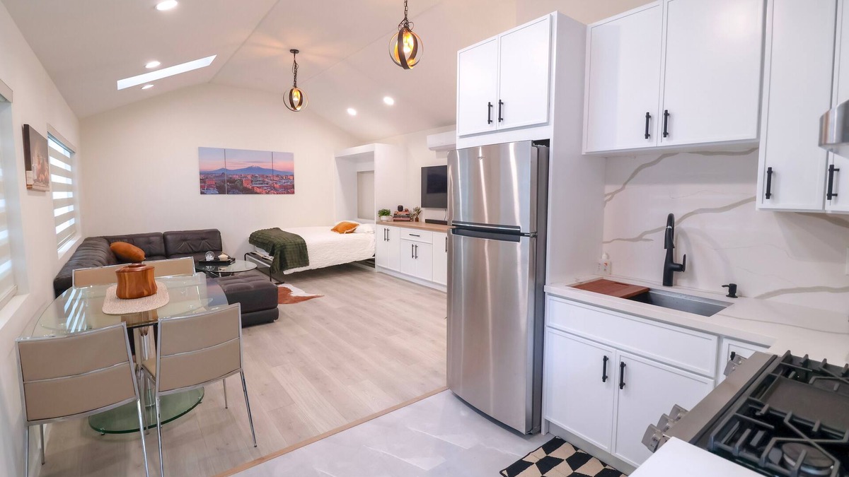 Burbank Apartment | Modern Luxe Studio in Media/Rancho District Burbank