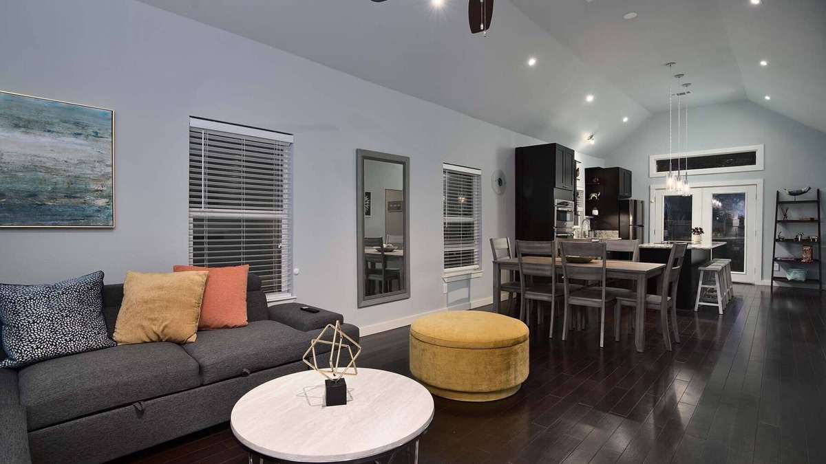 Near East Side House | MODERN LUXURIOUS GEM IN THE HEART OF SAN ANTONIO