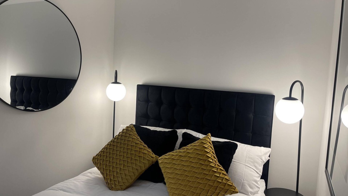 Basildon Apartment | Modern-luxury 1bedroom-EnsuiteBathroom-Garden-Wifi
