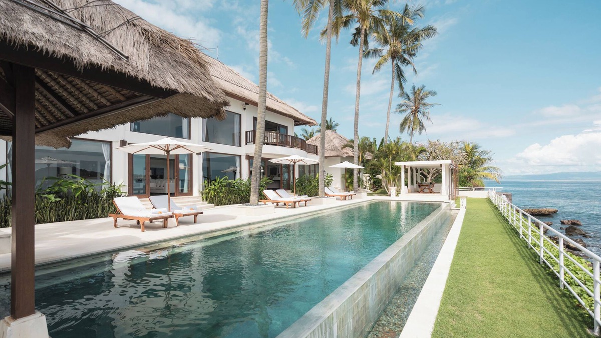 Manggis Villa | Modern Luxury 5 Bdr Ocean front Villa w/Infinity Pool in Candidasa