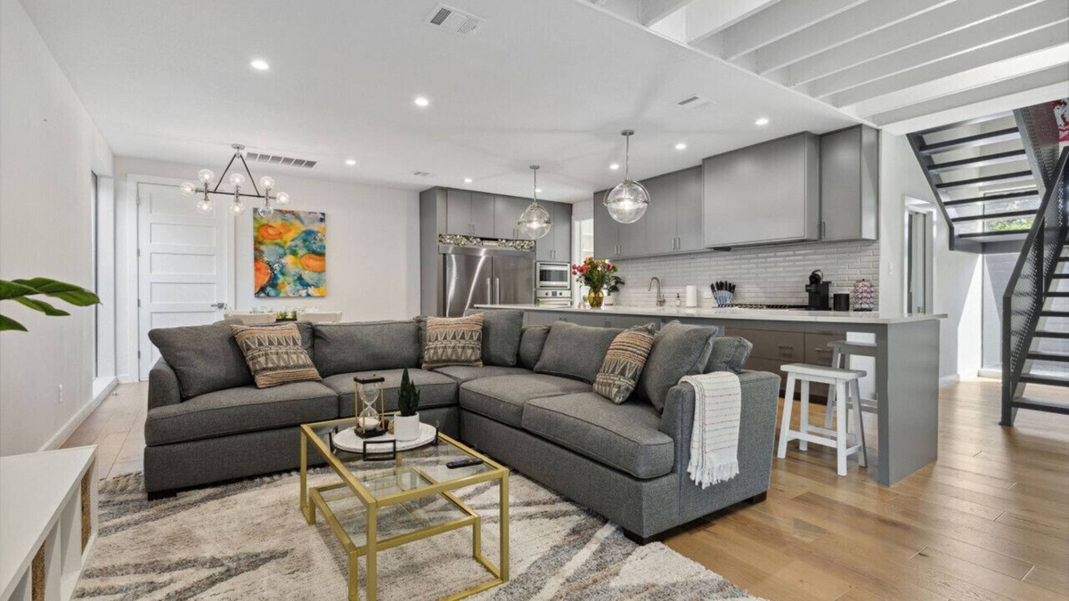 Old East Dallas House | Modern Luxury 8 Bedroom/8 Bath Connected Duplex