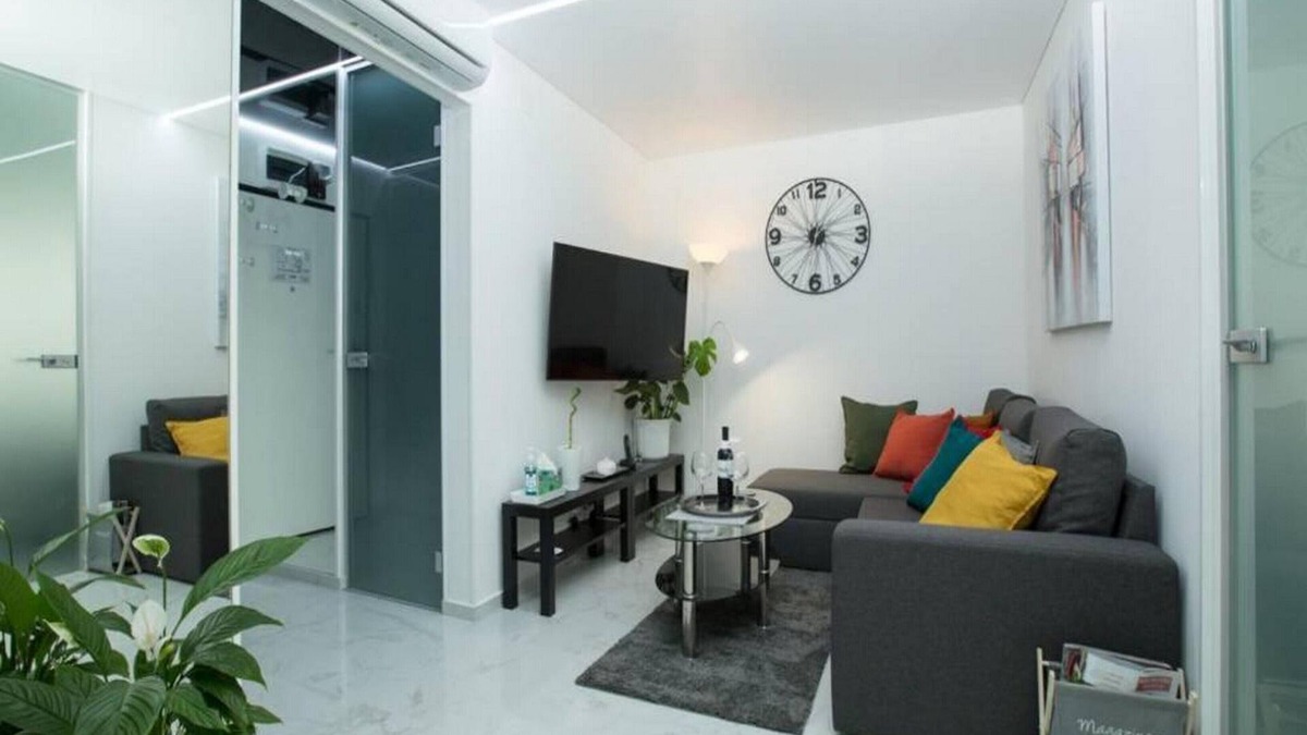Velika Gorica Apartment | Modern & Luxury APT Zagreb Airport W/free WiFi - One Bedroom Apartment