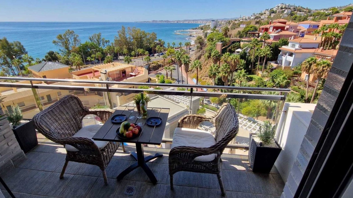 Benalmadena Costa Apartment | Modern luxury apartment at 100m from the beach and fantastic seaviews,