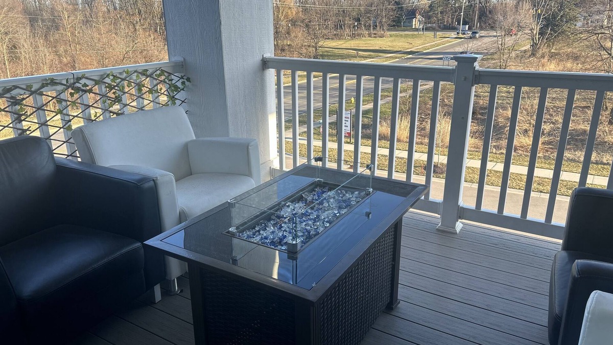 Kentwood Apartment | Modern Luxury Apartment near GRR Airport, Woodland Mall, 10 miles to GR downtown