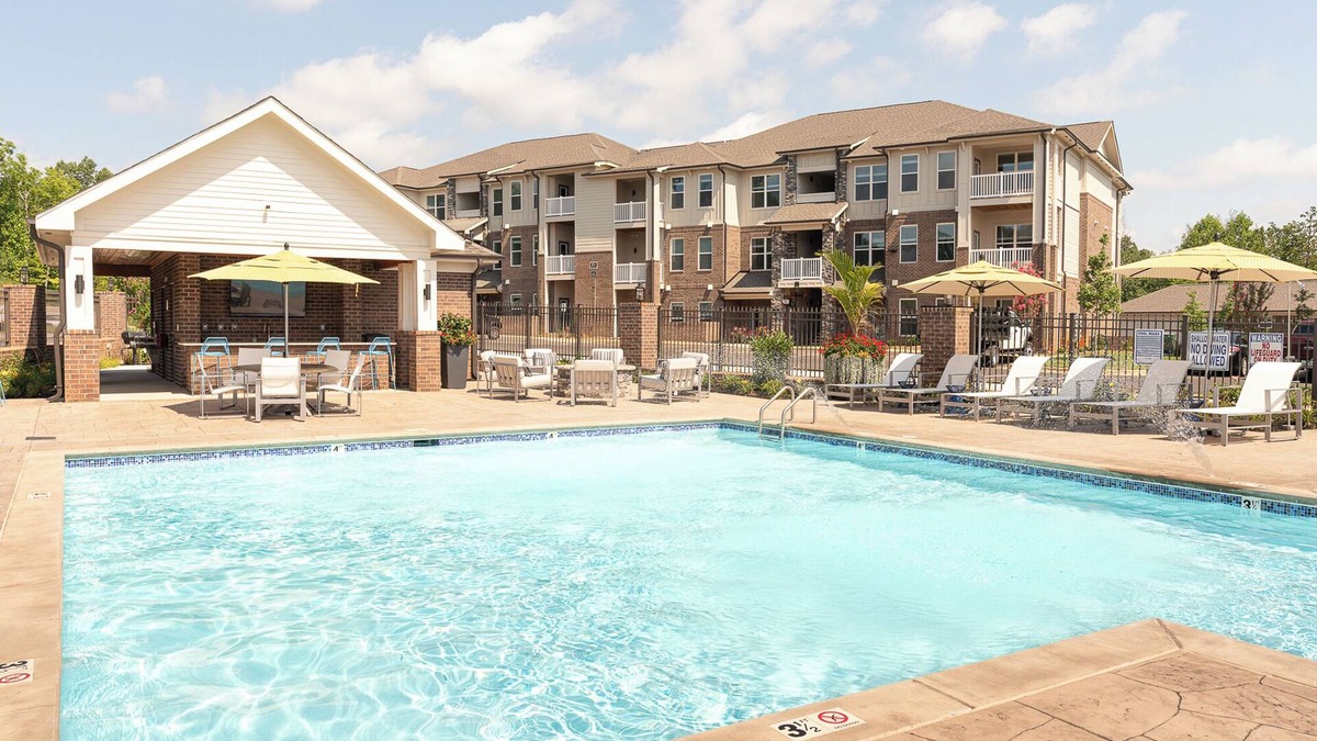 Farragut Apartment | Modern Luxury at Overlook at Farragut| Parking