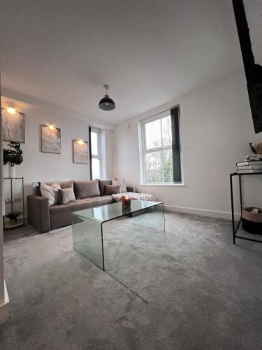 Trafford Apartment | Modern Luxury Escape Suite In The Heart of Urmston Town Centre