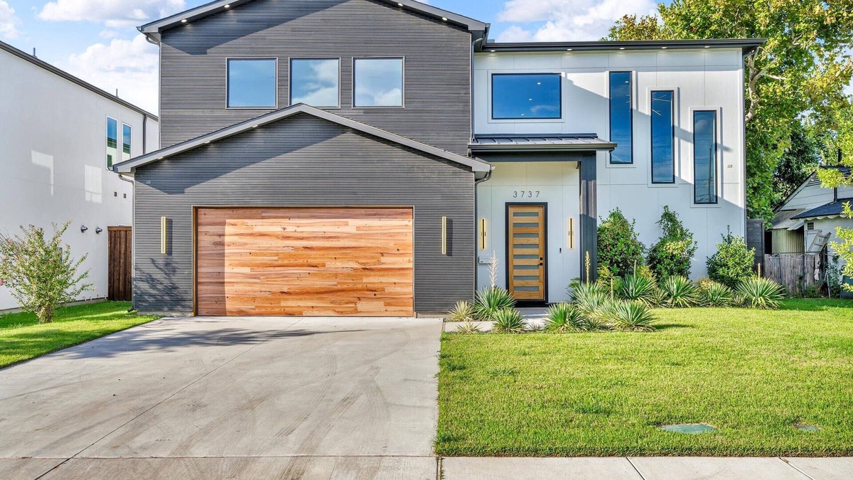Northwest Dallas House | Modern Luxury Family Retreat - Relax, Induldge and Enjoy the City with Style