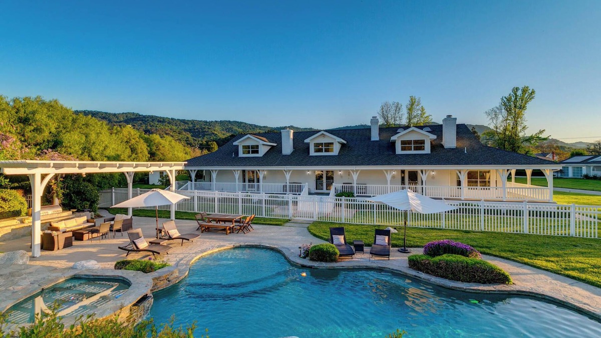 Ojai Other | Modern Luxury Farmhouse Retreat on 10acres -Yoga Studio -hosts 16
