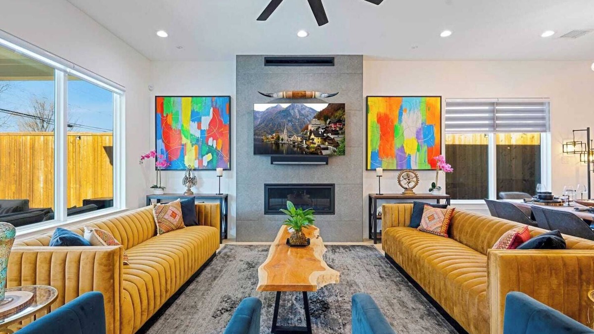 Dallas House | Modern Luxury Farmhouse Oasis w/Pool, Spa, Private Concierge, Meditation Room & Prime Location!