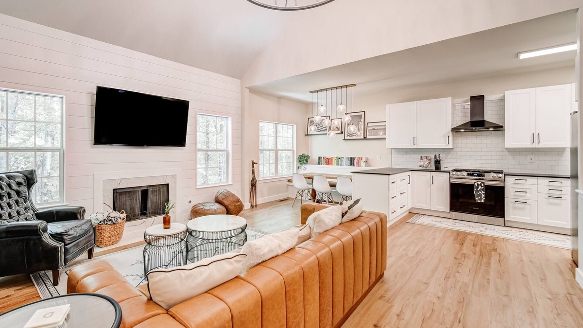 Johns Creek House | Modern luxury furnished rental in Alpharetta. Pet friendly!