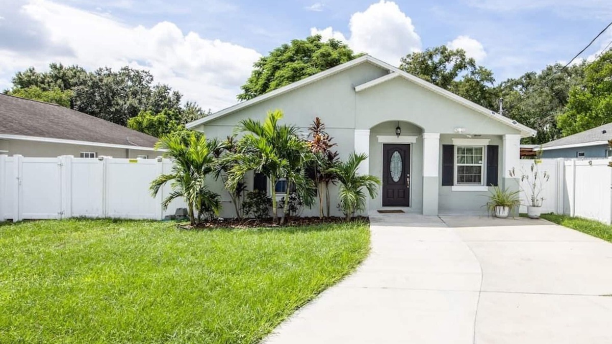 University House | Modern Luxury Home Located in Tampa!