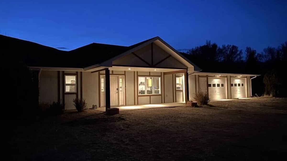 Dubois House | Modern Luxury Home on the River w/3 Bedrooms