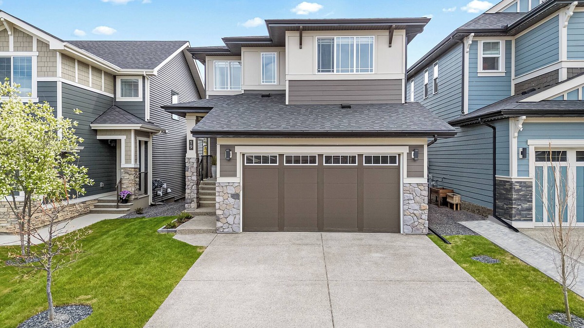 Cochrane House | Modern Luxury Retreat | 4BR w Hot Tub, Garage