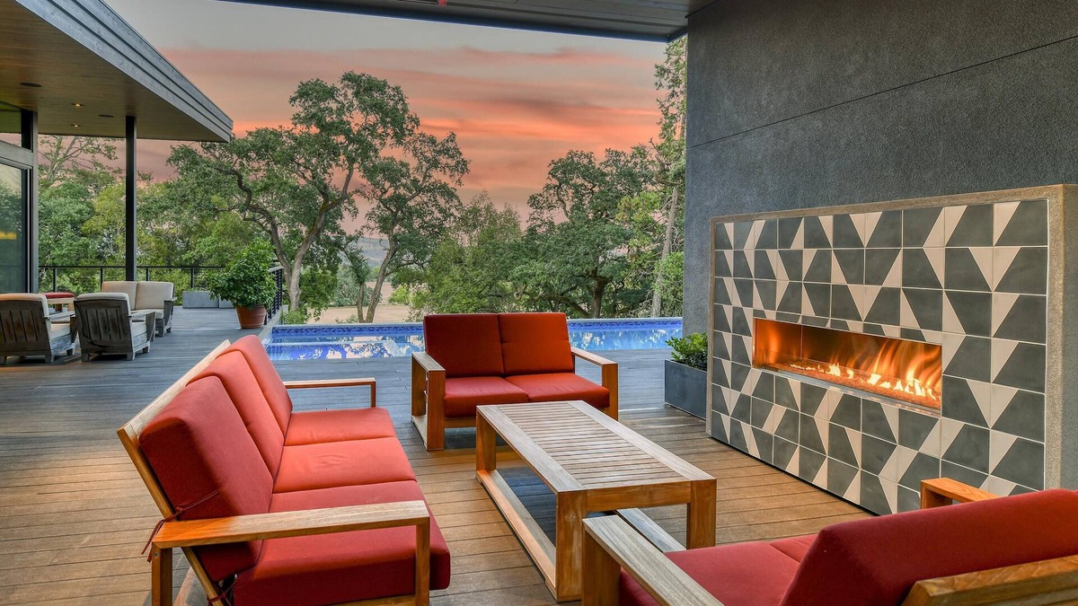 Sonoma House | Modern Luxury Villa at base of Sonoma Mountain- Includes Wine Tasting Passport