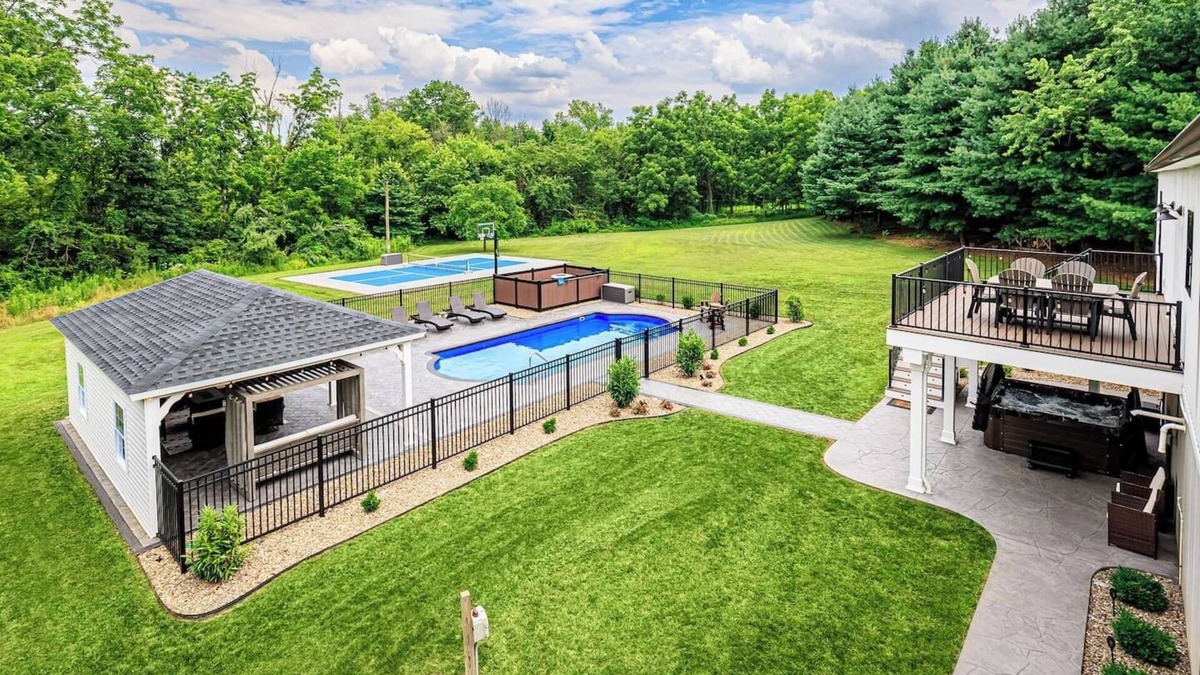 Biglerville House | Modern Luxury w/Hot Tub - Game Room | Gettysburg