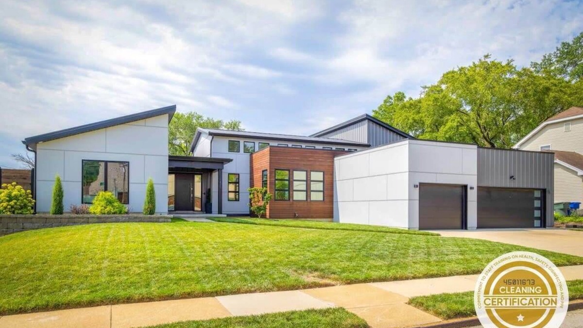 Franz Park House | Modern Luxury w/Saltwater Pool/ABODEbucks