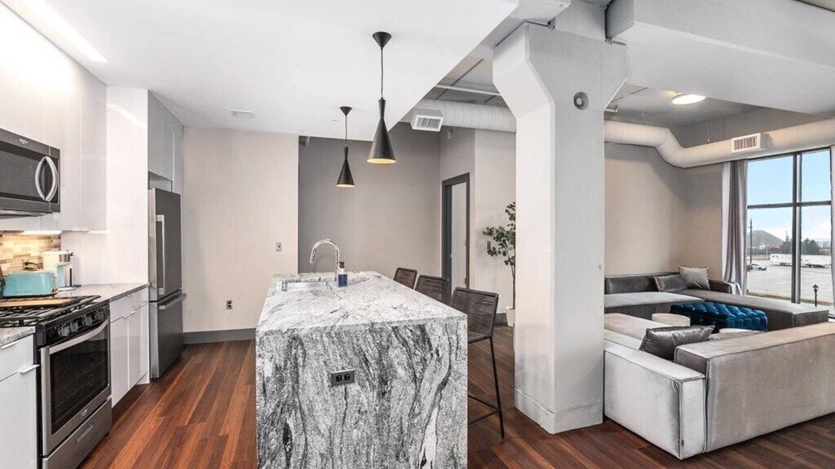 Nelson Apartment | Modern Luxury with 2 King Beds & Water Views - Leonard Building