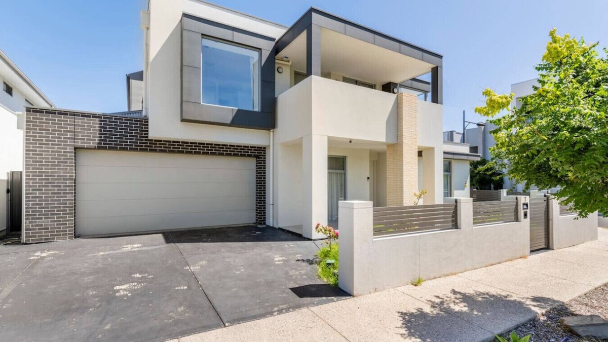 Lightsview House | Modern Mansion in Lightsview | By Host Solutions