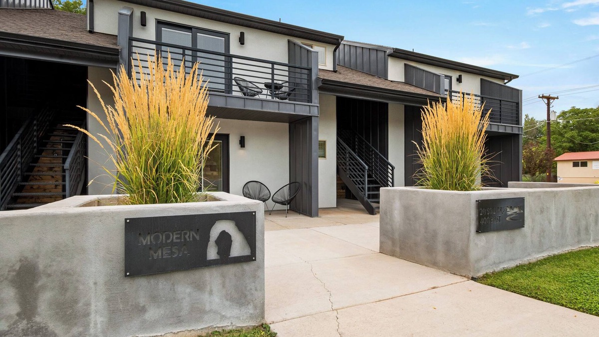 Moab Apartment | Modern Mesa