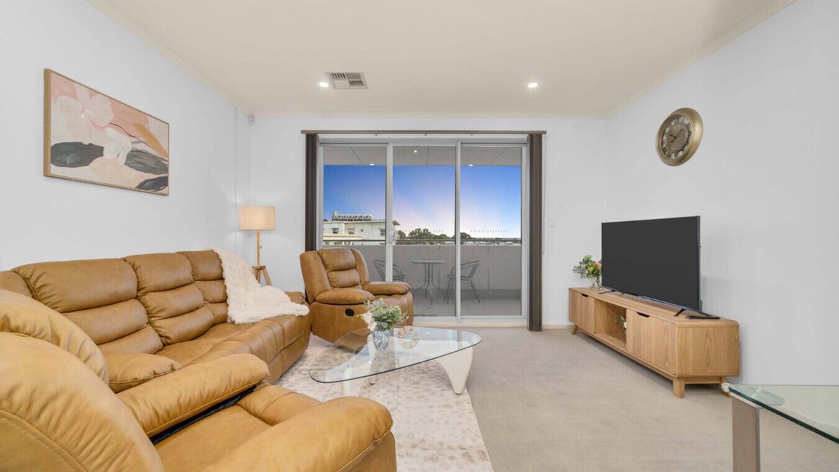 Mawson Lakes Apartment | Modern Metro | By Host Solutions