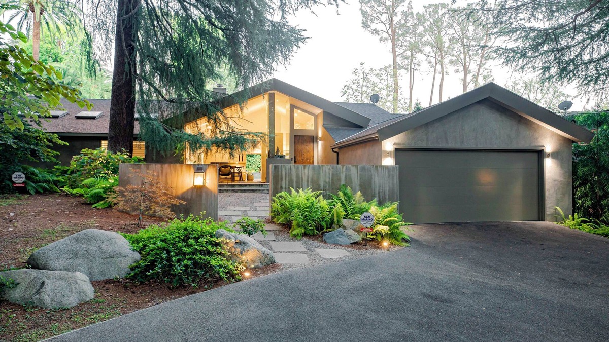La Canada Flintridge House | Modern MidCentury Oasis in La Cañada Flintridge with Pool/HotTub, AC, WiFi, more