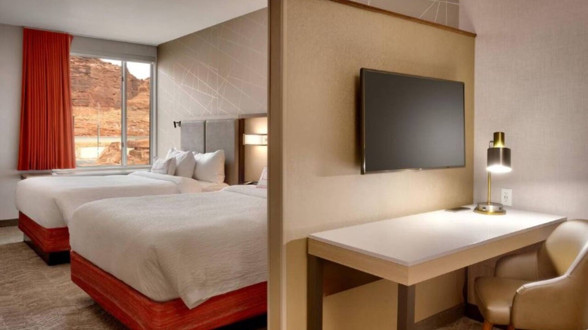 Moab Hotel | Modern Moab Suites with Pool, Minutes from Arches and Canyonlands National Parks