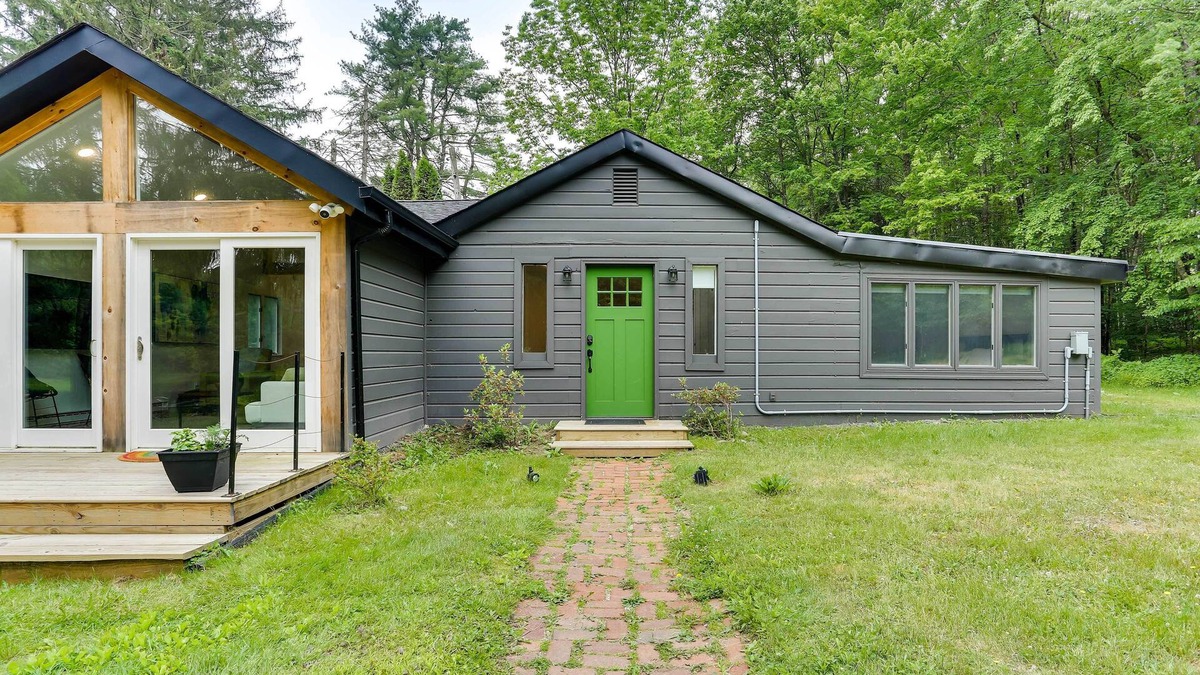 Monticello Cabin | Modern Monticello Home w/Hot Tub + Pond