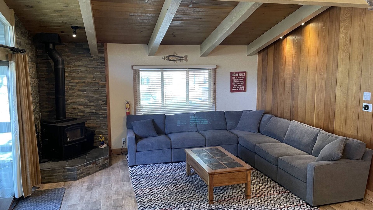 Mammoth Lakes Condo | Modern Mountain 4 bedrooms On Ski/Town Shuttle loop