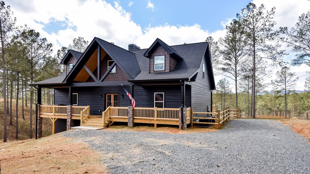Ellijay Cabin | Modern mountain cabin with hot tub, stunning views, & ample entertainment space