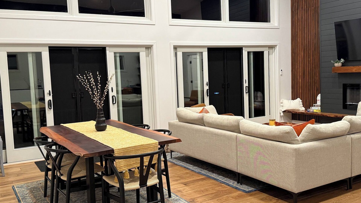Pownal House | Modern Mountain Retreat with view 3 Bed 3.5 Bath sleeps 10 in peaceful Pownal VT
