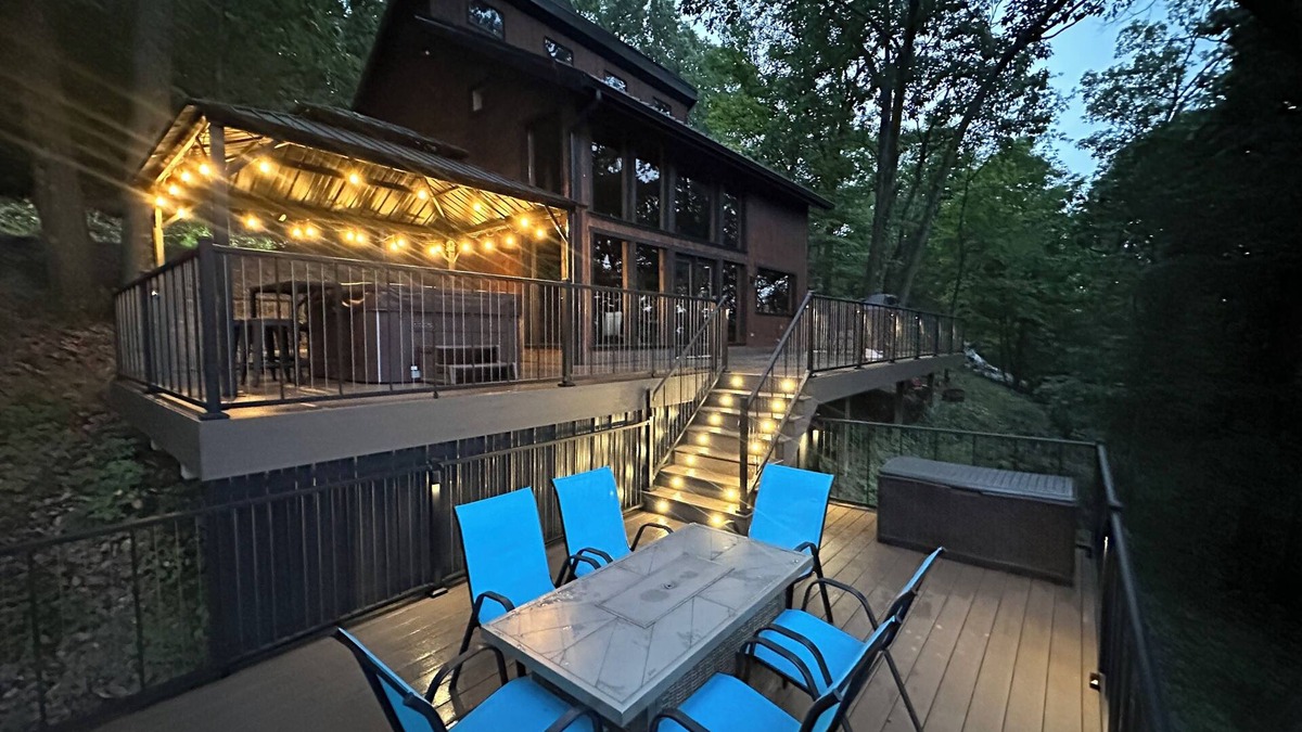 James Creek Cabin | Modern Mountainside Retreat w/Hot Tub, WiFi, Kitchen & Scenic Views