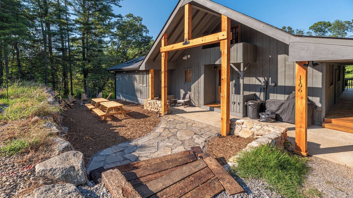 Alexander House | Modern Nature Retreat w/Creek Access + Hot Tub
