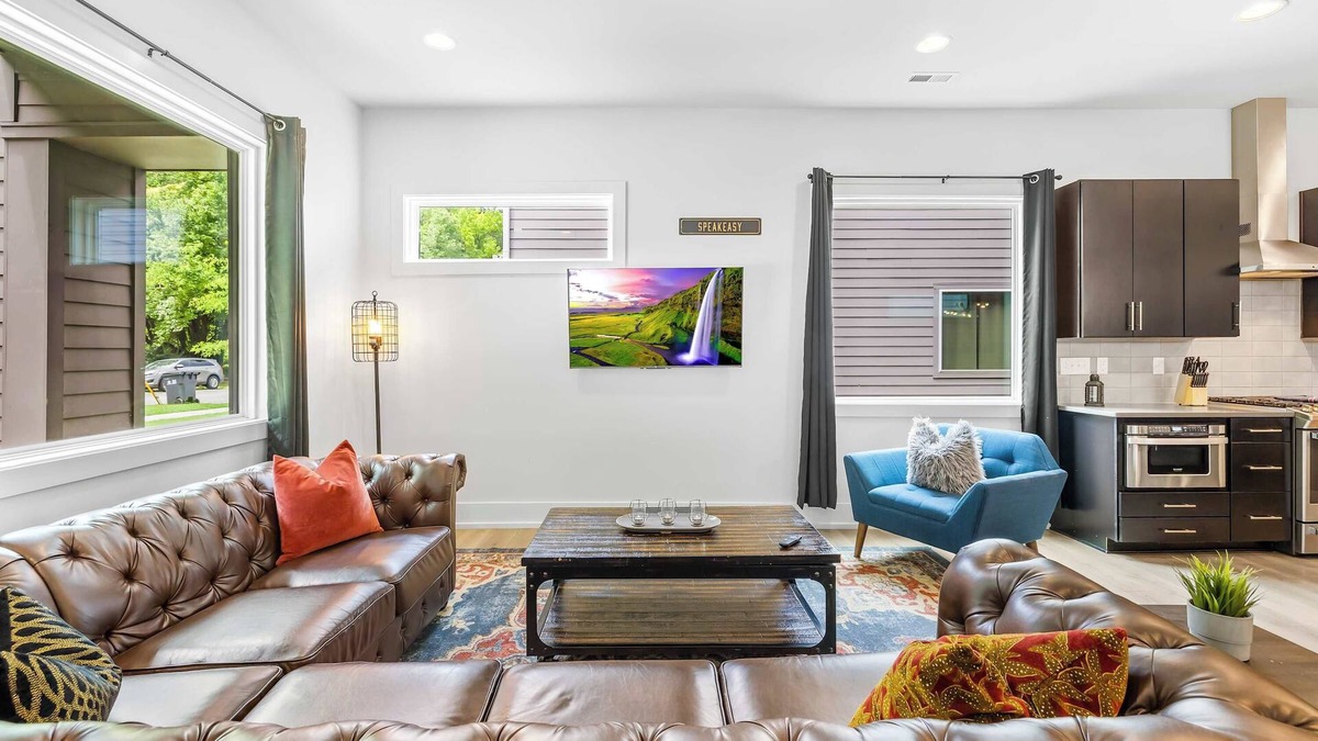 Sugar Creek House | Modern new 4BR Home near NoDa & Downtown