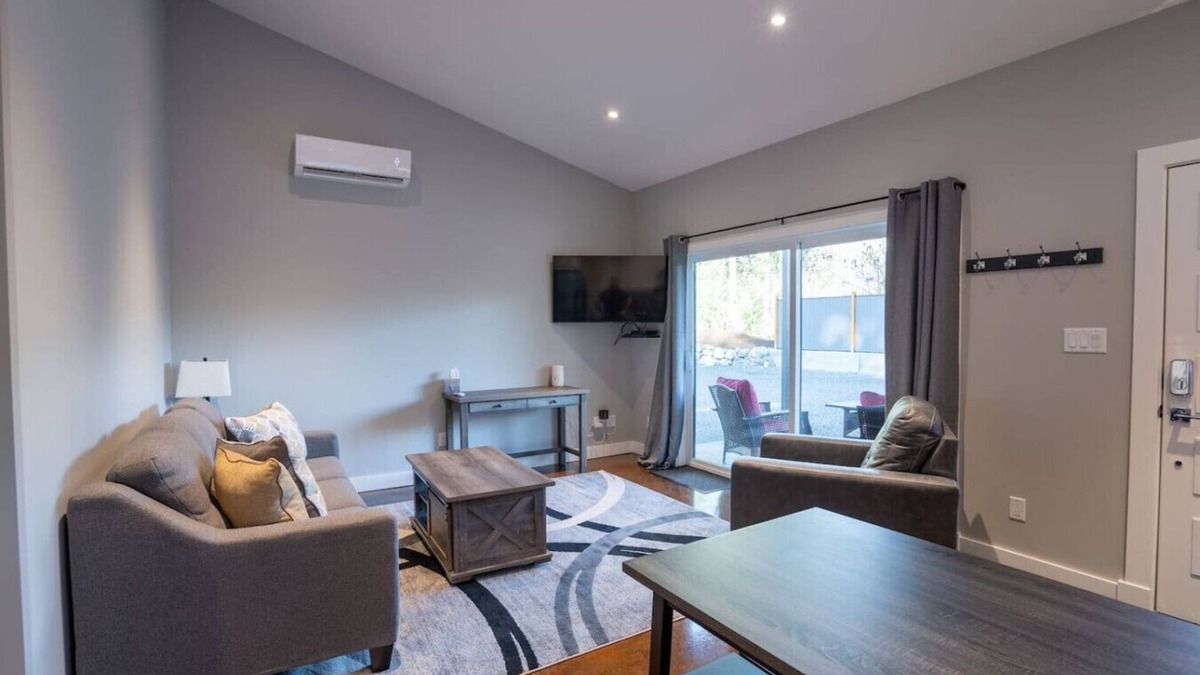 Port Alberni House | modern new build 2 bdrm 2 bath