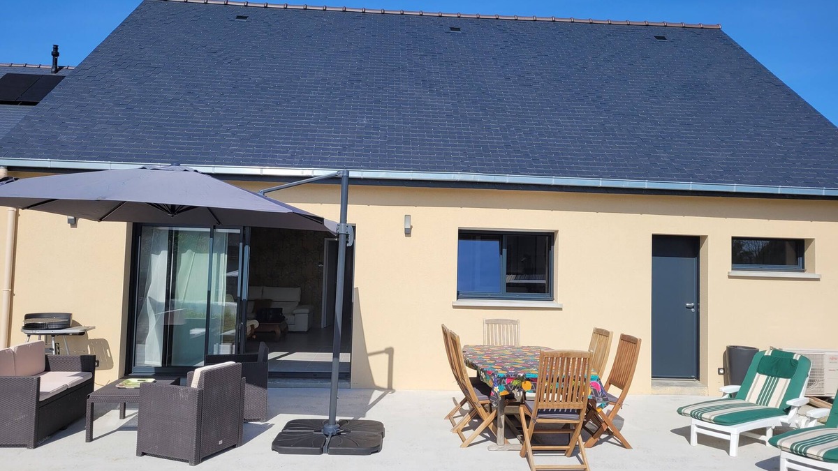 Hillion House | Modern, new single-storey villa close to the sea