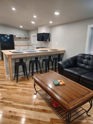 La Crosse Apartment | Modern, Newly-Renovated Home in the heart of LAX