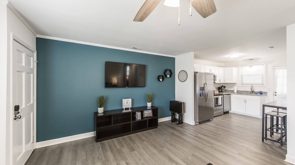 Gallatin House | Modern North of Nashville Retreat- Easy Lake Access