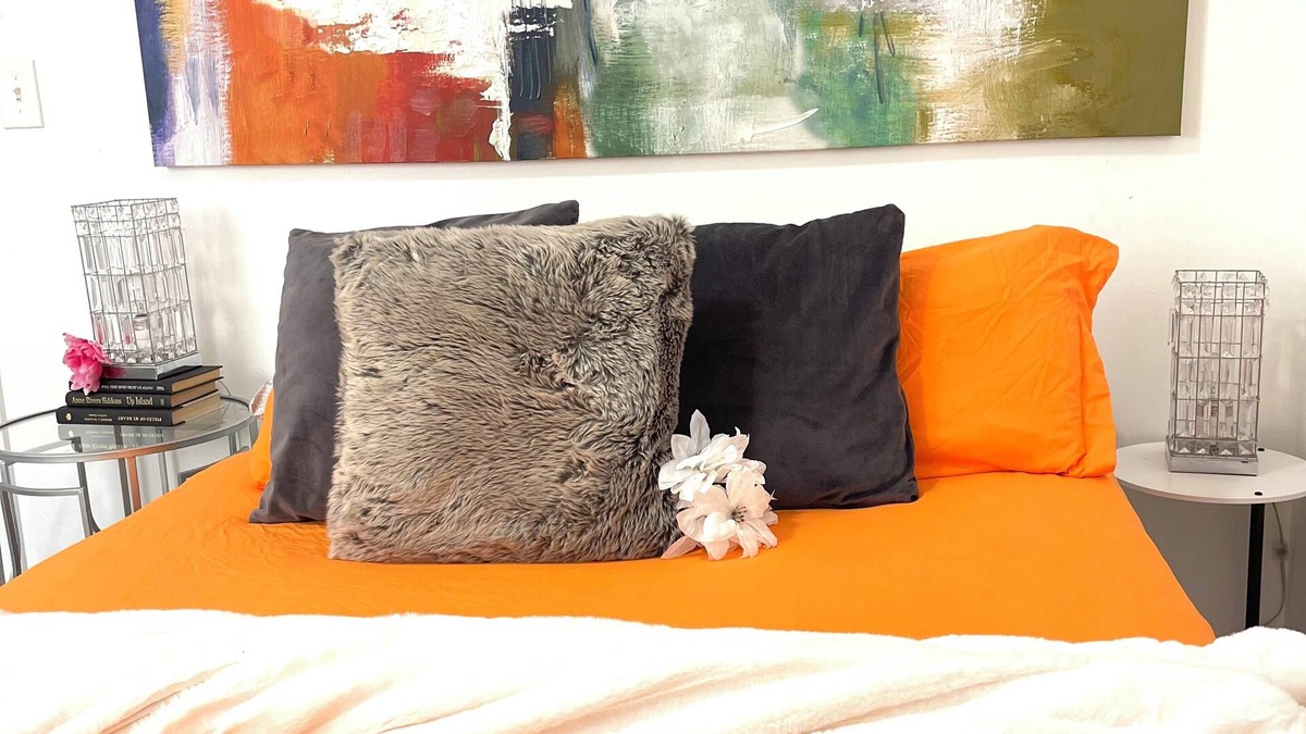 Redford House | Modern Oasis, Charming 3-bedroom 2 Bath house