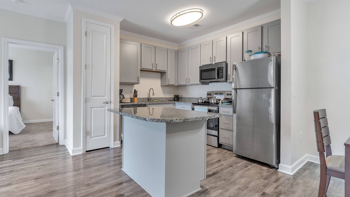 Hickory Apartment | Modern Oasis I Free Parking I Pool I Hawks