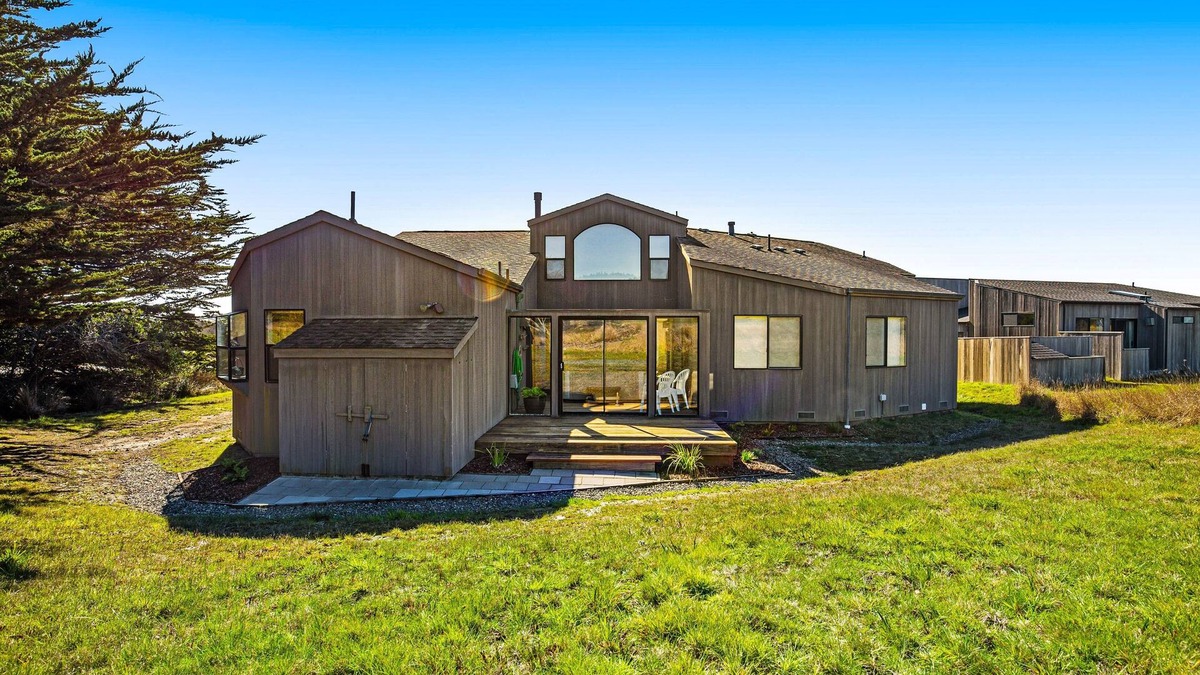 Sea Ranch House | Modern, Ocean View Home on the Golf Course w/Private Hot Tub & 2 Fireplaces