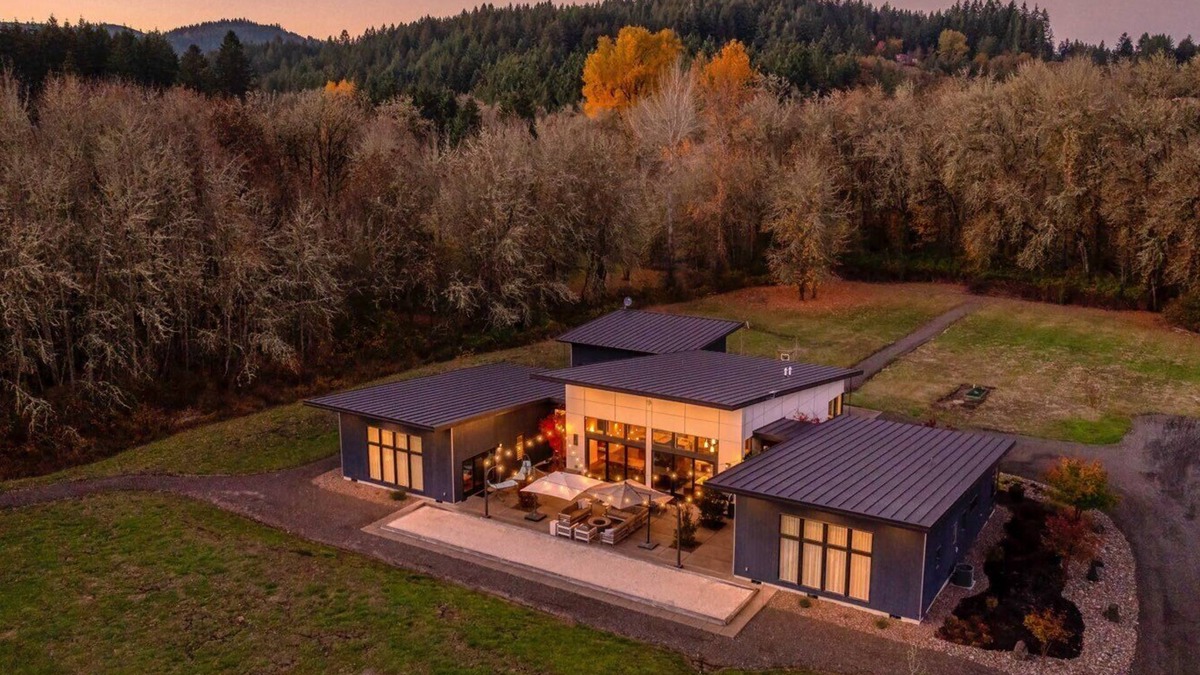 McMinnville House | Modern Pacific Northwest Escape