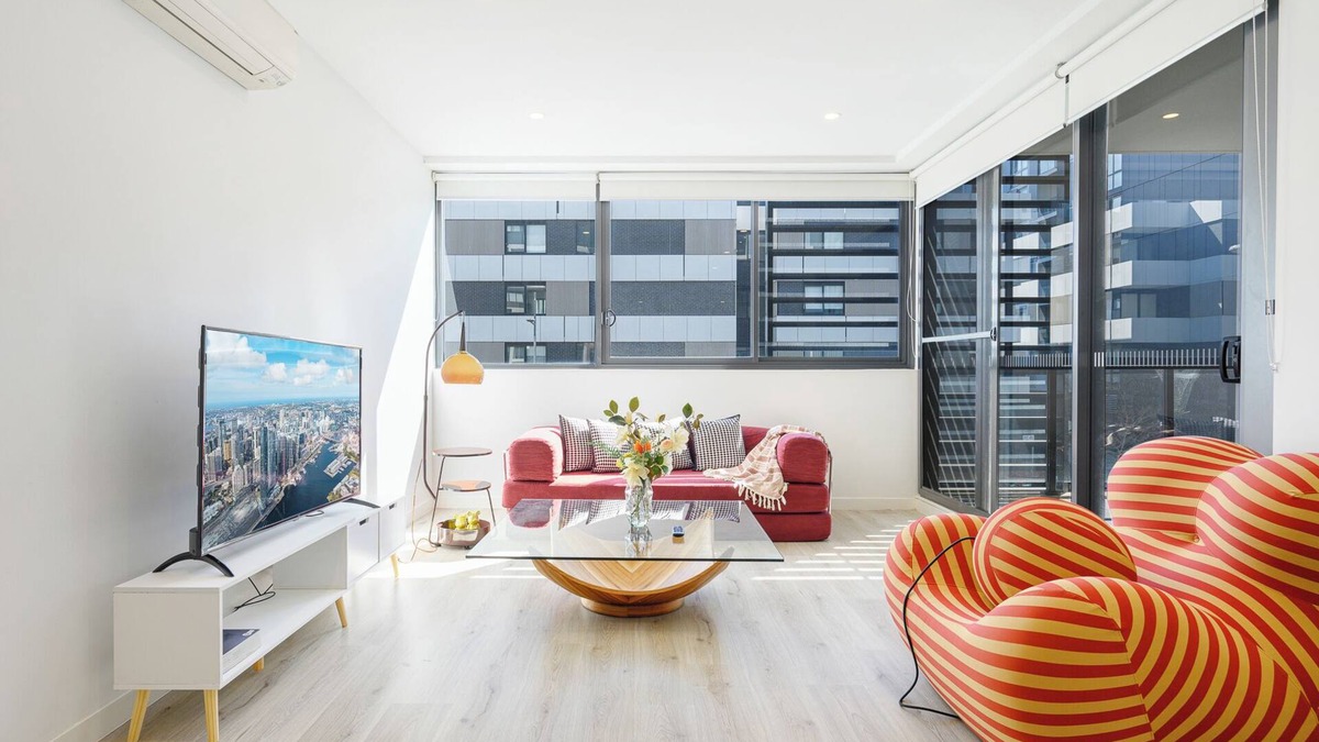 Penrith Apartment | Modern Penrith Apt 2BR w Ensuites, WIR, Parking & Sofa Bed