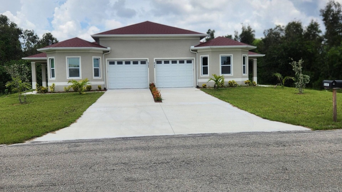 Westminister House | Modern Place, 3-bedroom house with WiFi, AC, spacious in welcoming Lehigh Acres