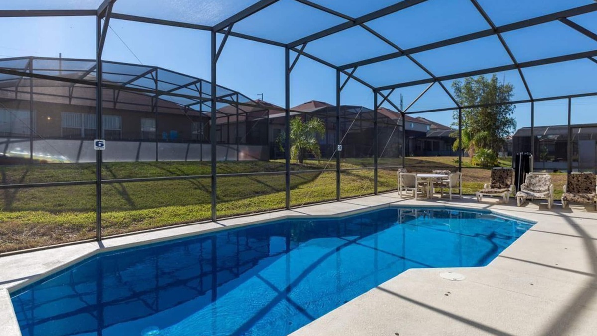 Windwood Bay House | Modern pool home with Game Room, 2 en suites and just 15 minutes to Theme Parks!